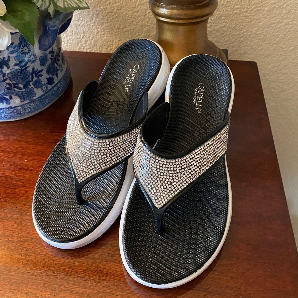 Capelli Flip Flops Size 9